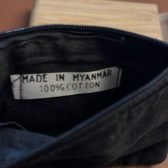 Beautiful coin/card zip holder from Myanmar- made by hand just gorgeous - Picture 3 of 4